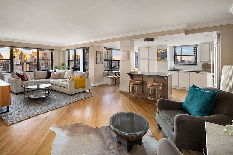 200 East 74th Street #21A