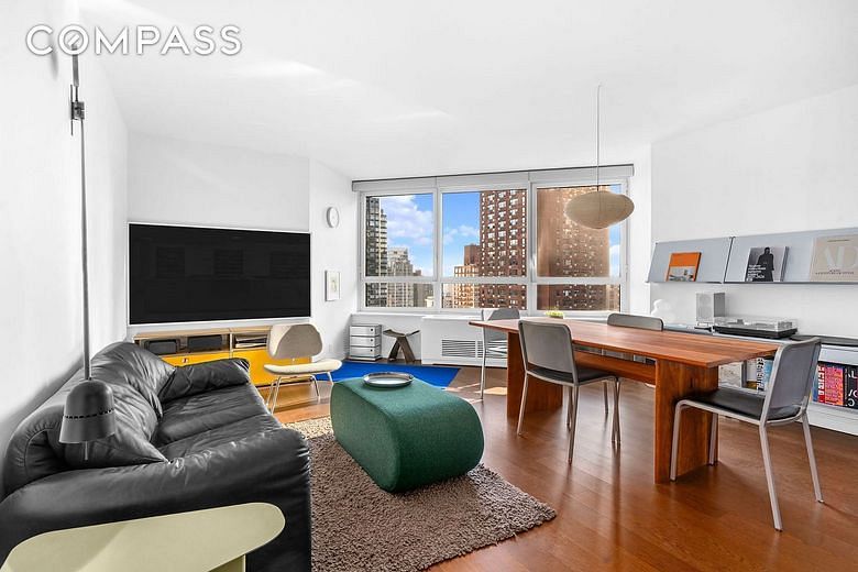 200 East 94th Street #2911