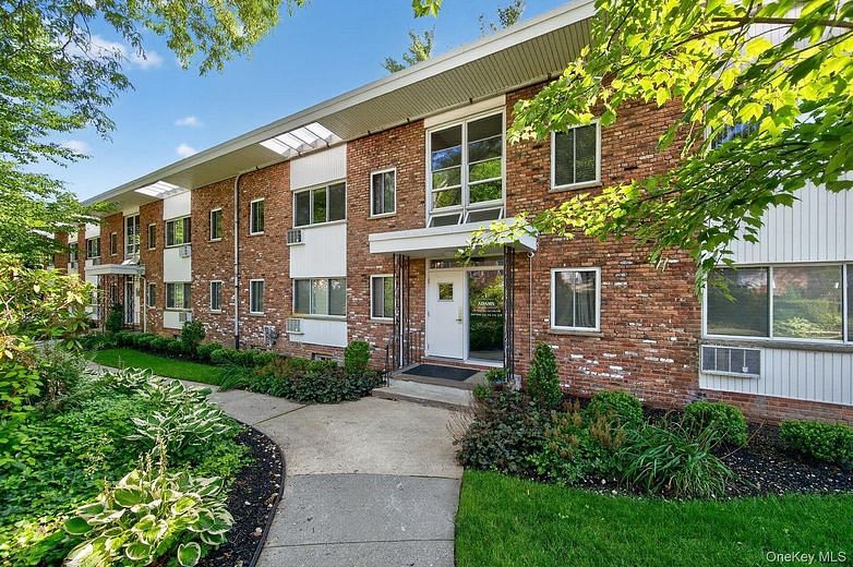 200 Lexington #1F