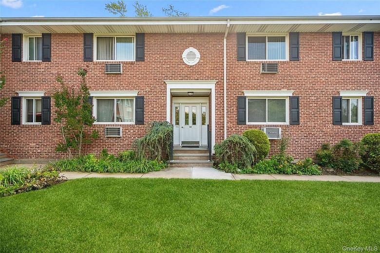 200 Merrick Road #L