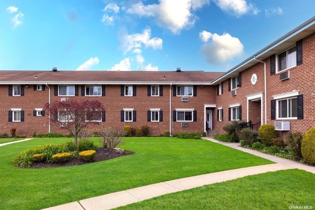 Image 1 of 25 for 200 Merrick Road #Unit M in Long Island, Amityville, NY, 11701
