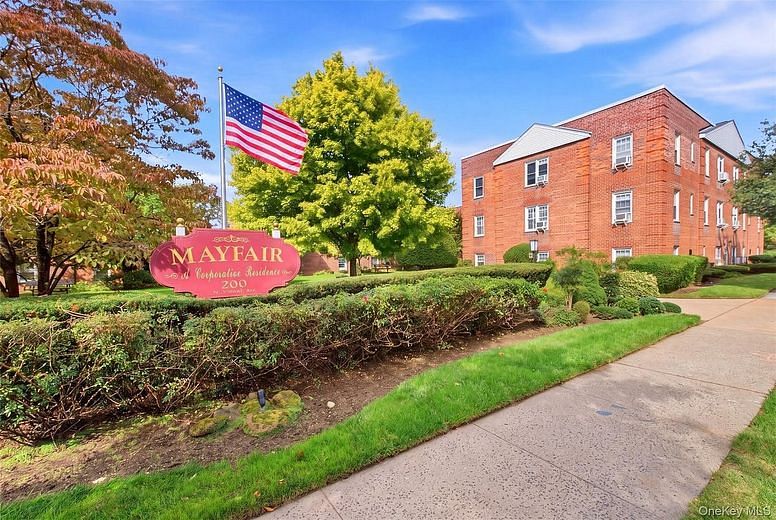 200 N Village Avenue #D7