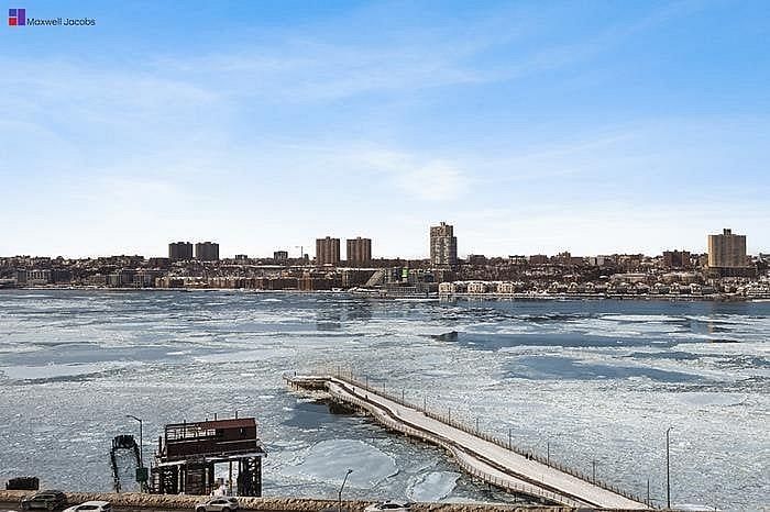 200 Riverside Boulevard #10L