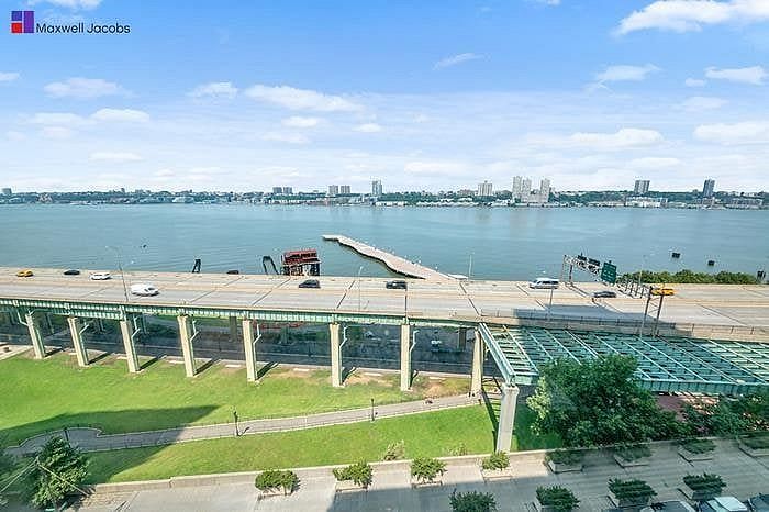 200 Riverside Boulevard #10L