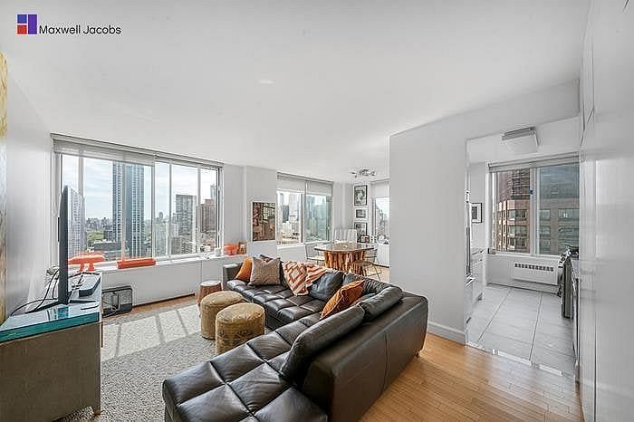 200 Riverside Boulevard #39D