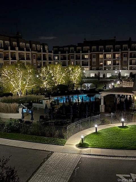 2000 Royal Court #2105/2103