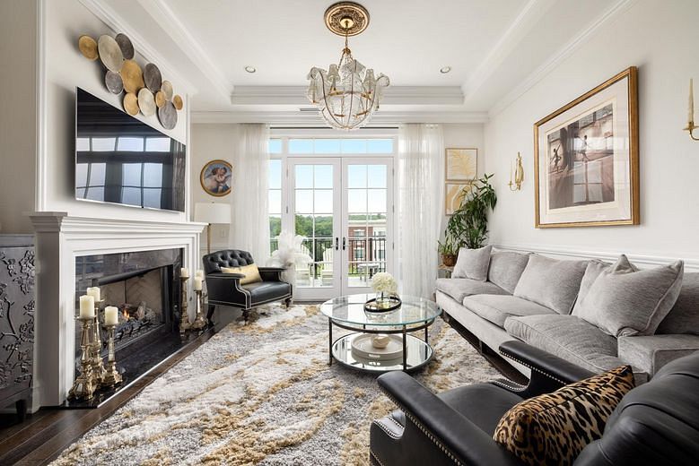 2000 Royal Court #2312