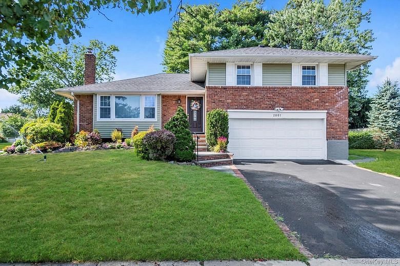 2001 Wellington Court