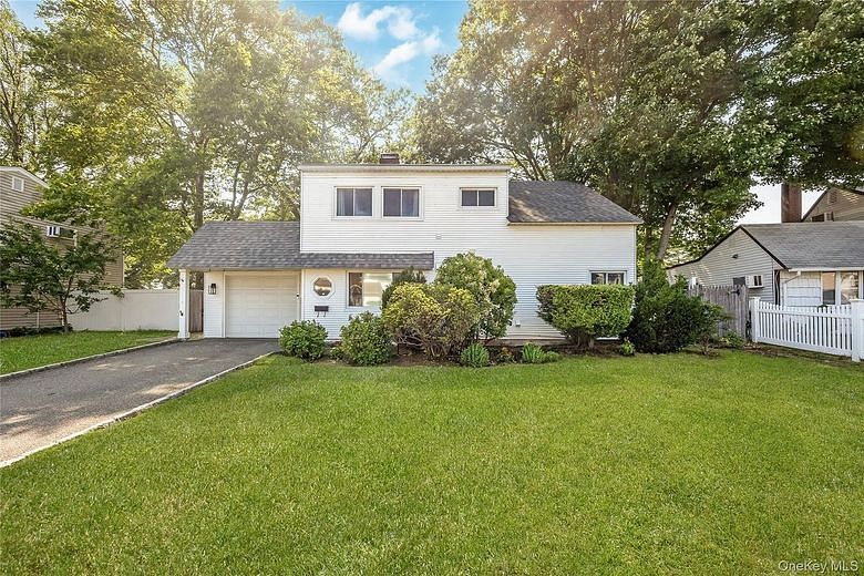 201 Cypress Lane W