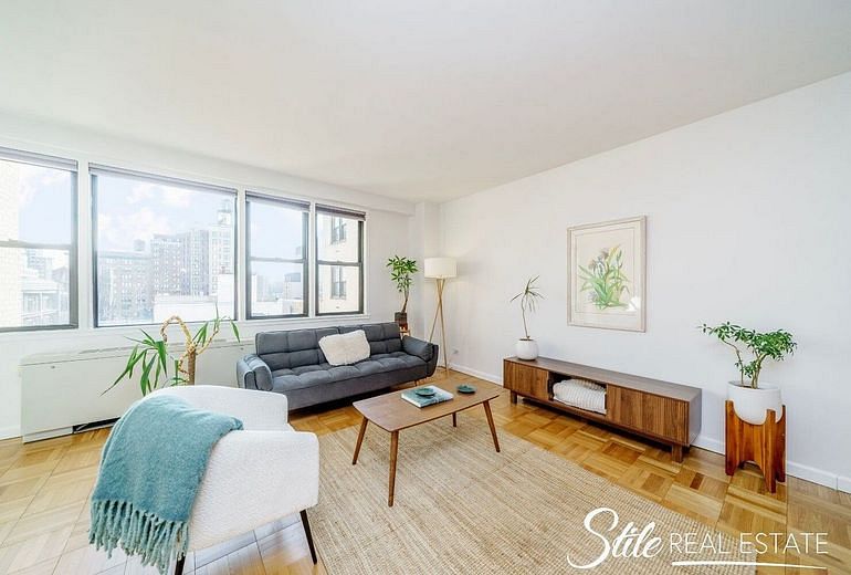 201 East 21st Street #9L