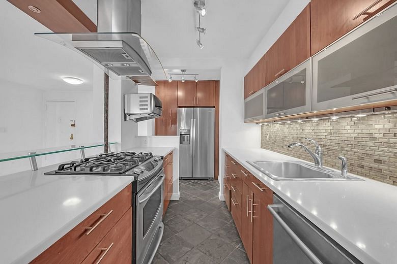 201 East 36th Street #15D