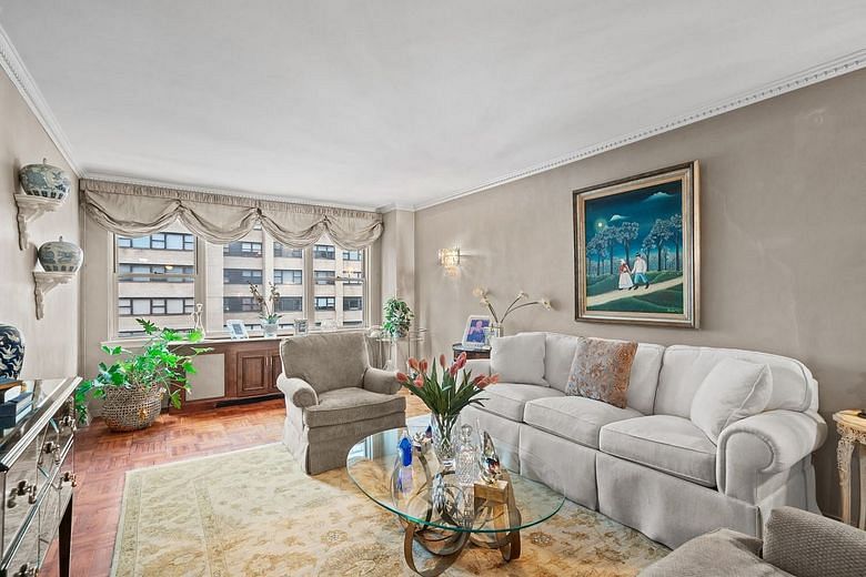 201 East 37th Street #8G