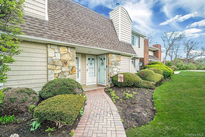 201 Lake Pointe Circle #201