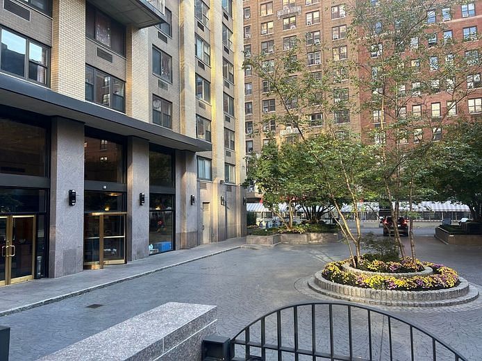 201 West 70th Street #5D