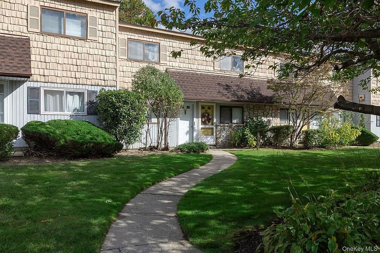 202 Pointe Circle North #202