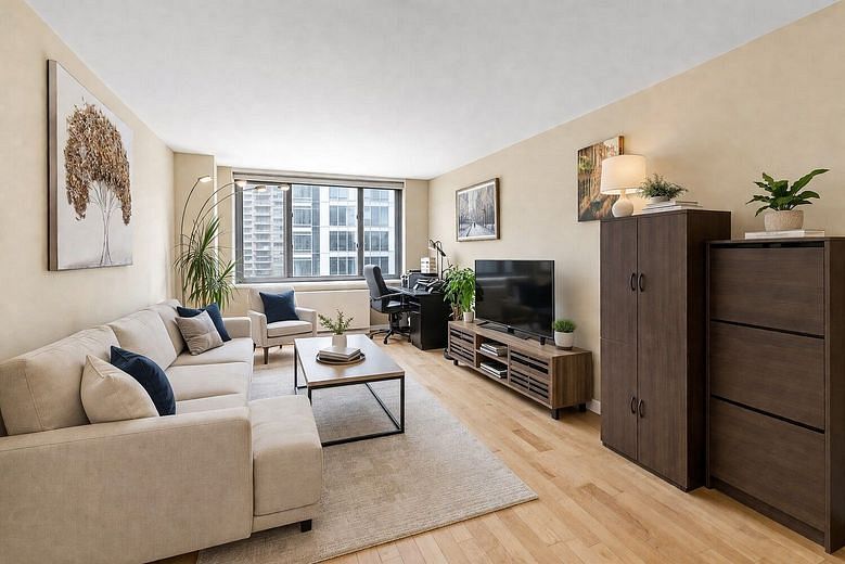 2025 Broadway #17A