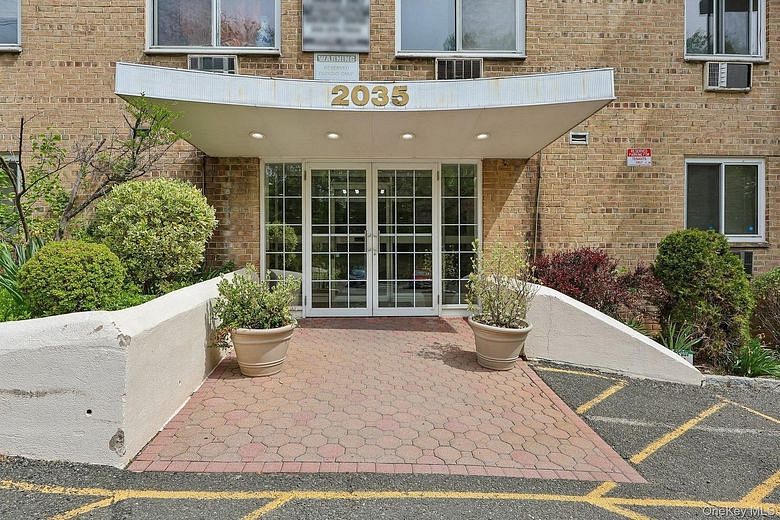 2035 Central Park Avenue #2V