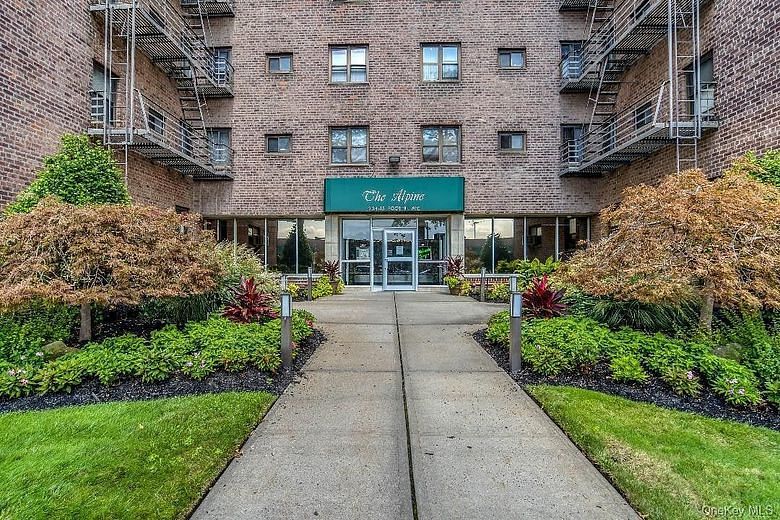 204-15 Foothill Avenue #B44