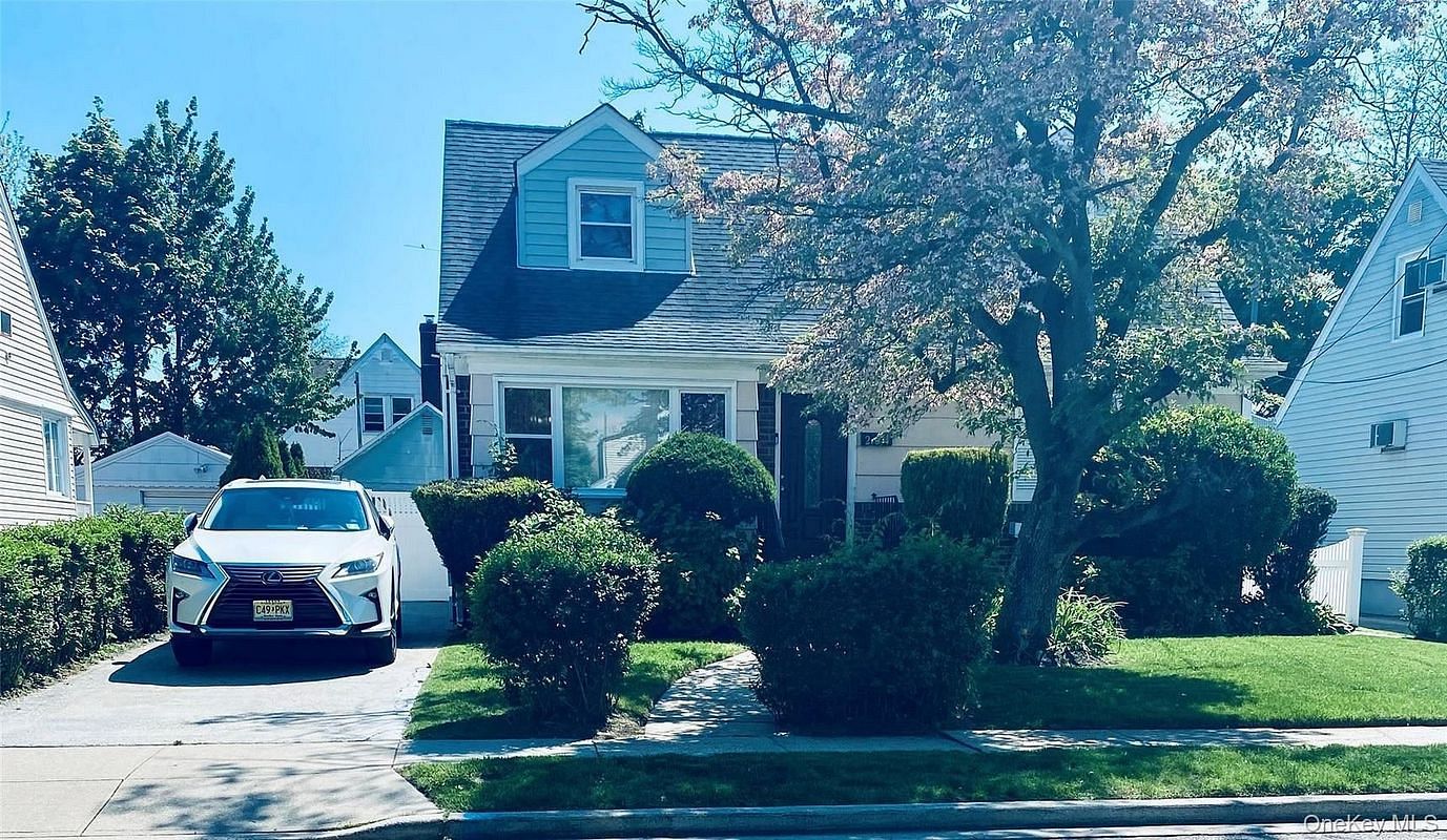 Image 1 of 18 for 204 Beech Street in Long Island, Hempstead, NY, 11580