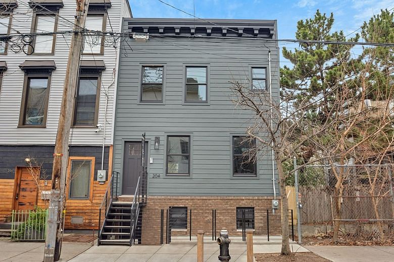 204 Richards Street
