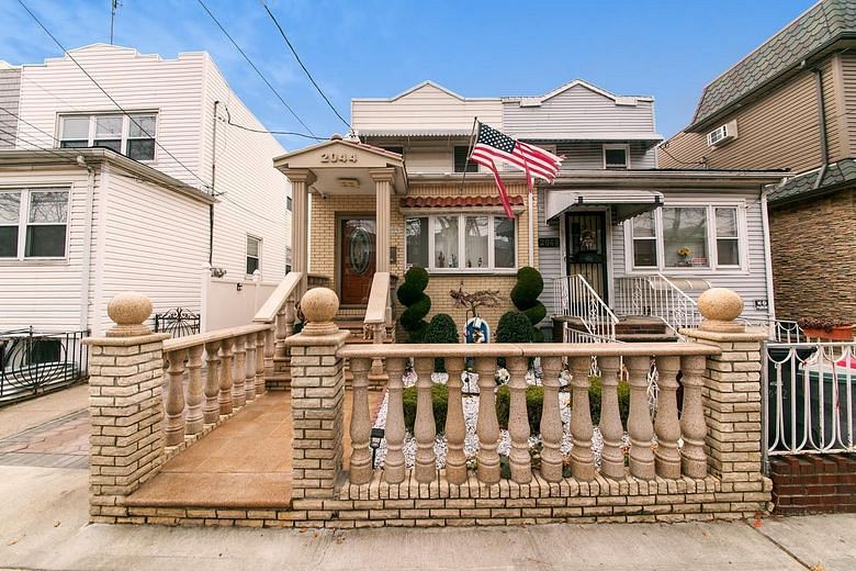 2044 West 8th Street