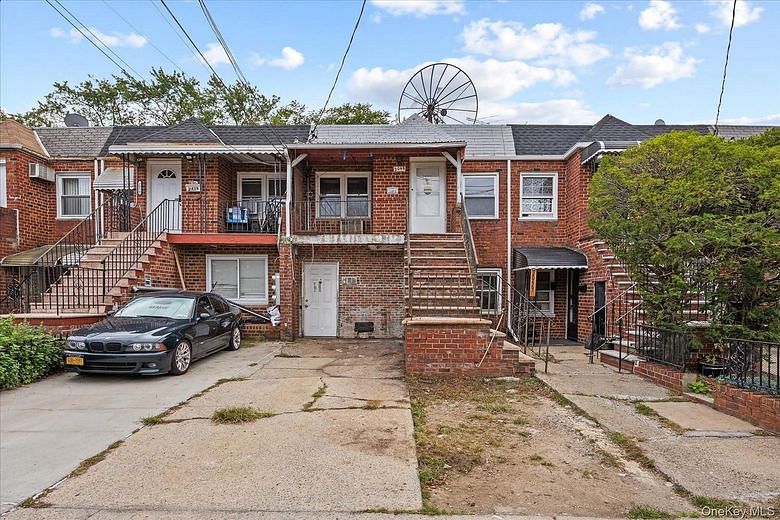 2048 E 53rd Place