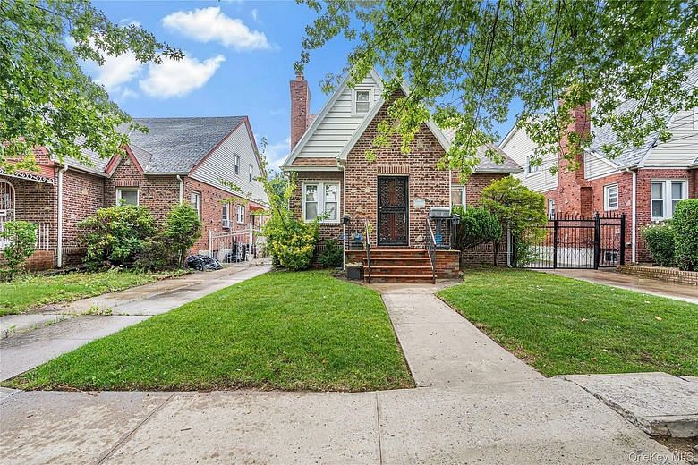 205-13 114th Drive