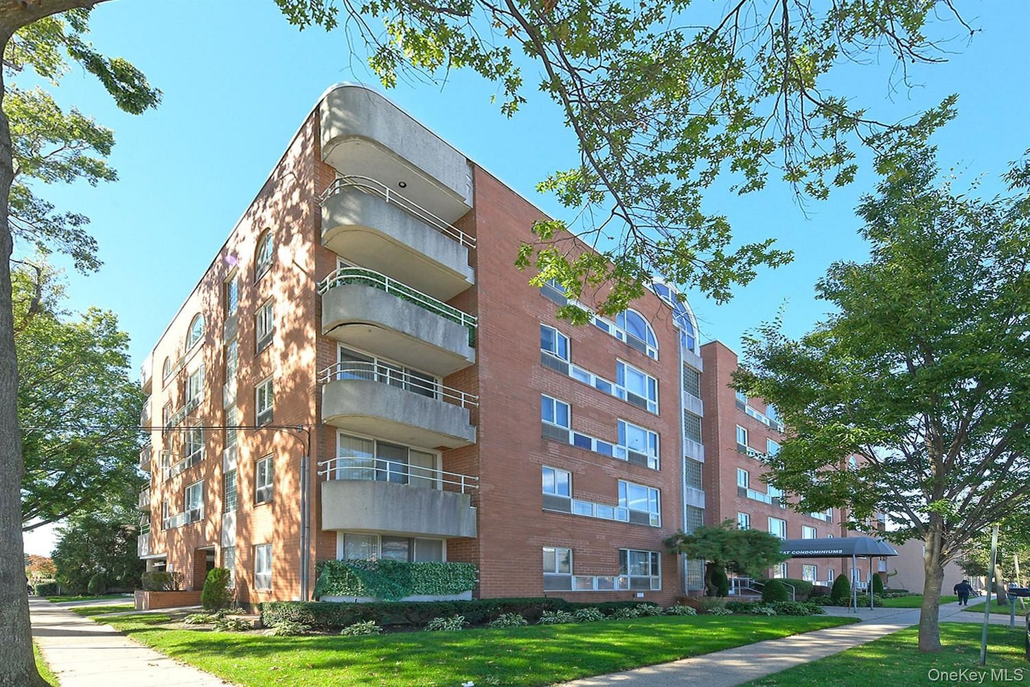 205 Mineola Boulevard #5I