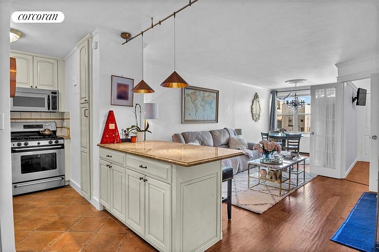 205 Third Avenue #15A