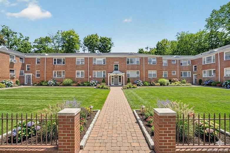 205 W Post Road #E-1-O