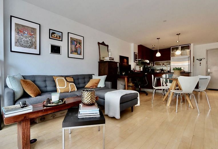 206 Front Street #4D
