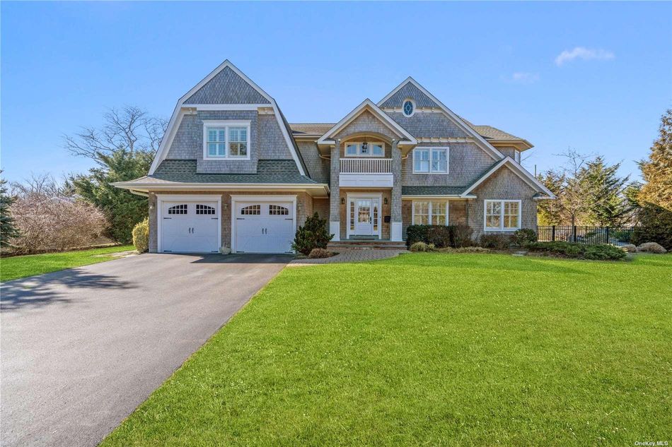 Image 1 of 35 for 206 Secatogue Lane in Long Island, West Islip, NY, 11795