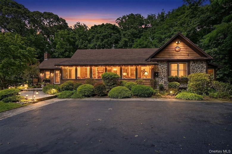 2064 N Country Road