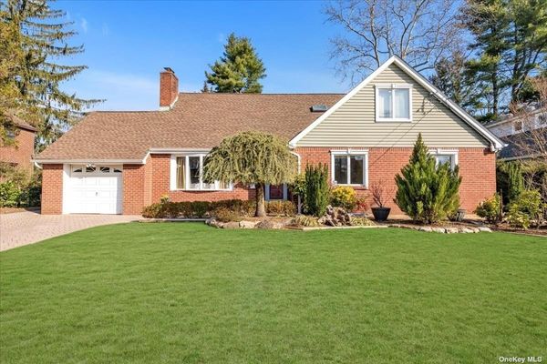 Image 1 of 30 for 207 Earl Street in Long Island, East Williston, NY, 11596