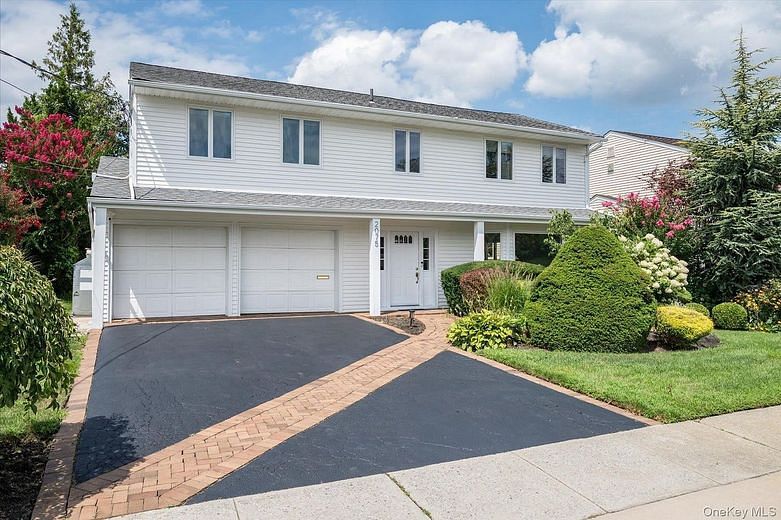 2075 Berkley Lane