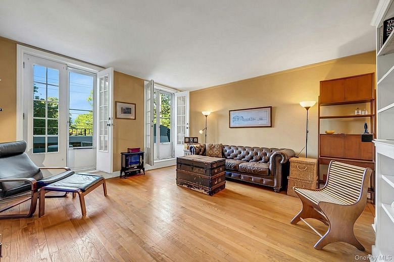 208 Centre Avenue #2A