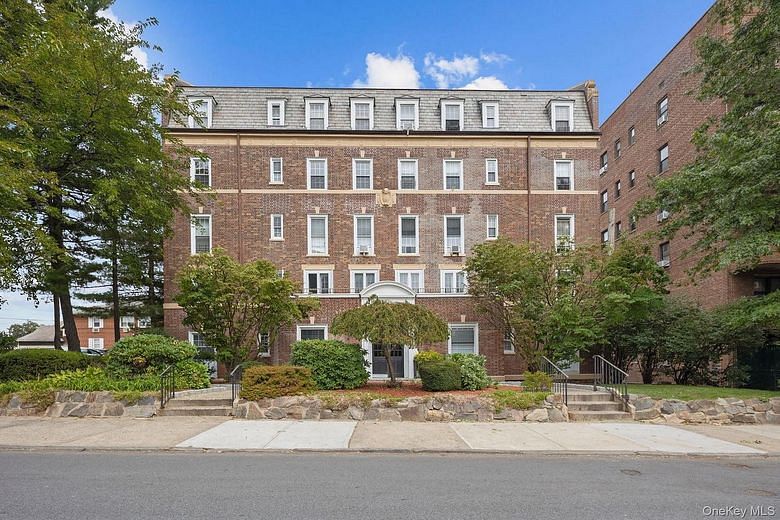 208 Centre Avenue #4-B