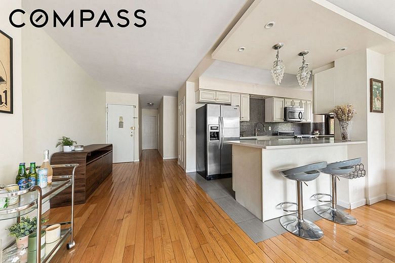 208 East Broadway #J106