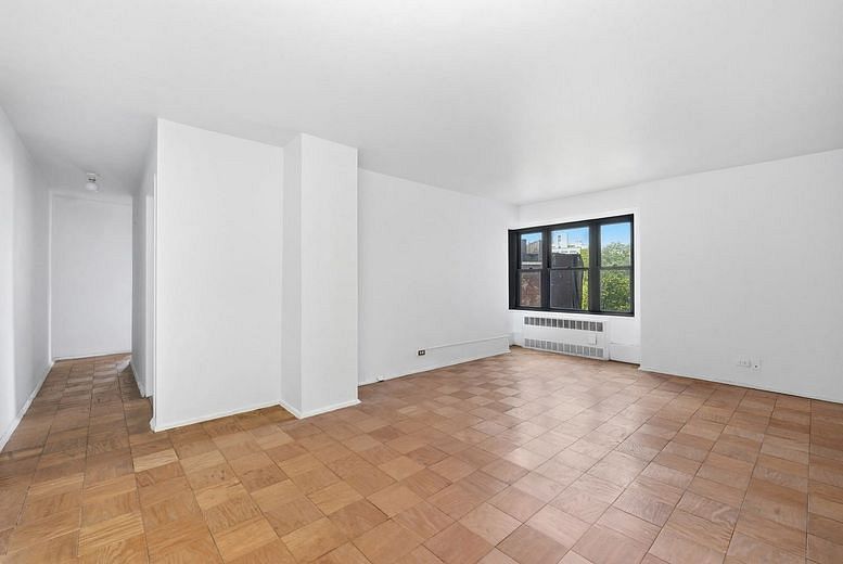 208 East Broadway #J602