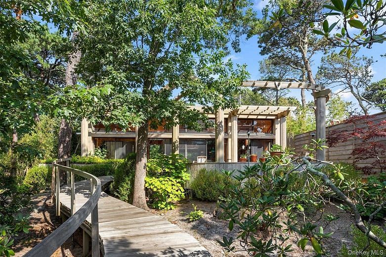 208 Midway Walk