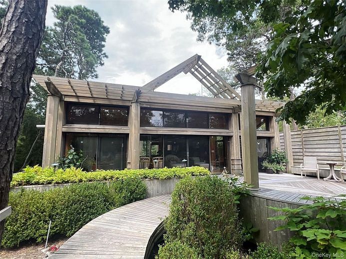 208 Midway Walk