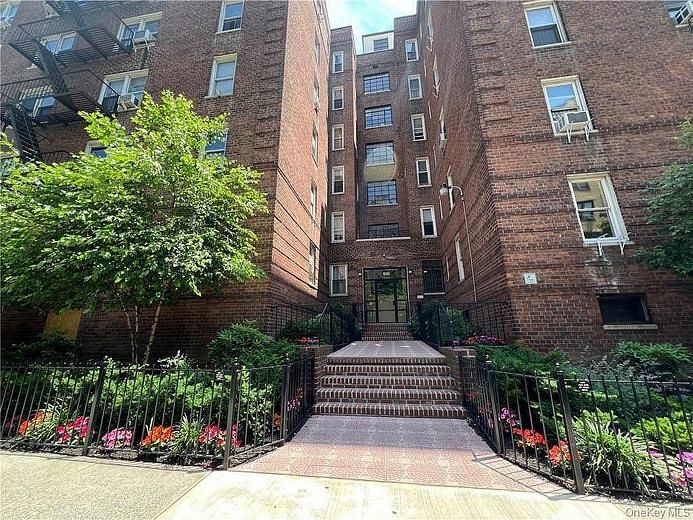 2080 Barnes Avenue #5B