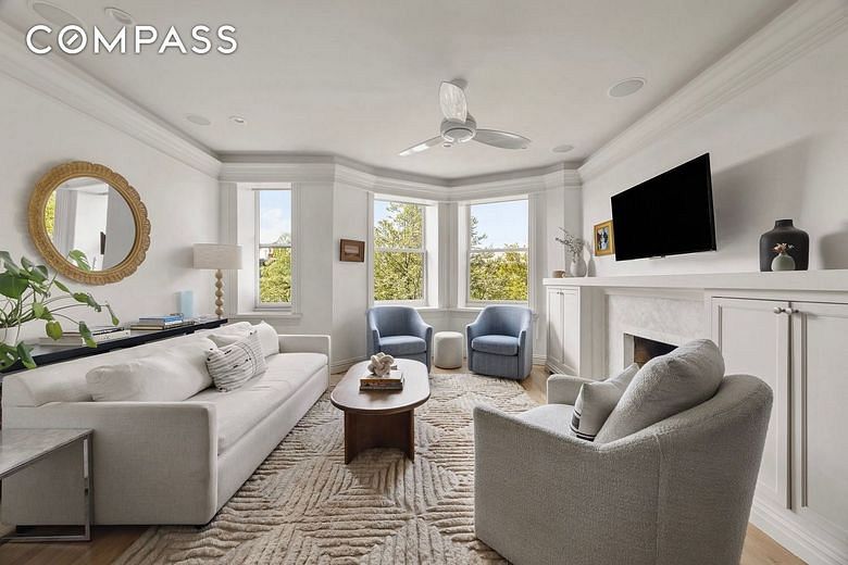 209 Clinton Street #4L