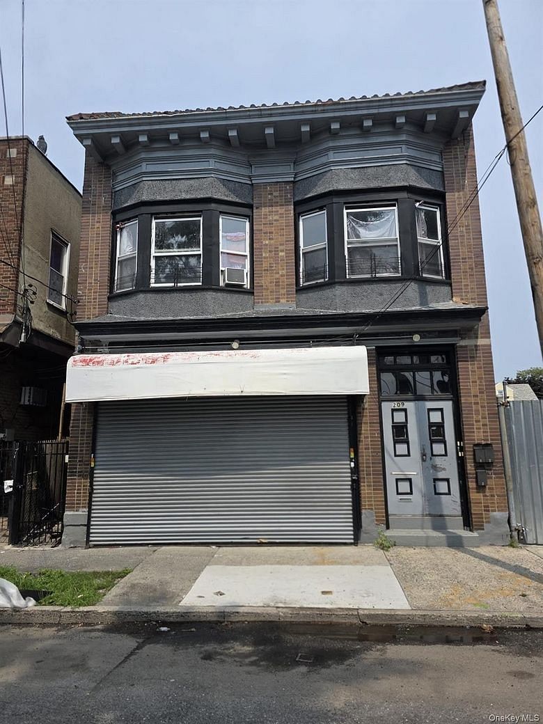 209 W 3rd Street