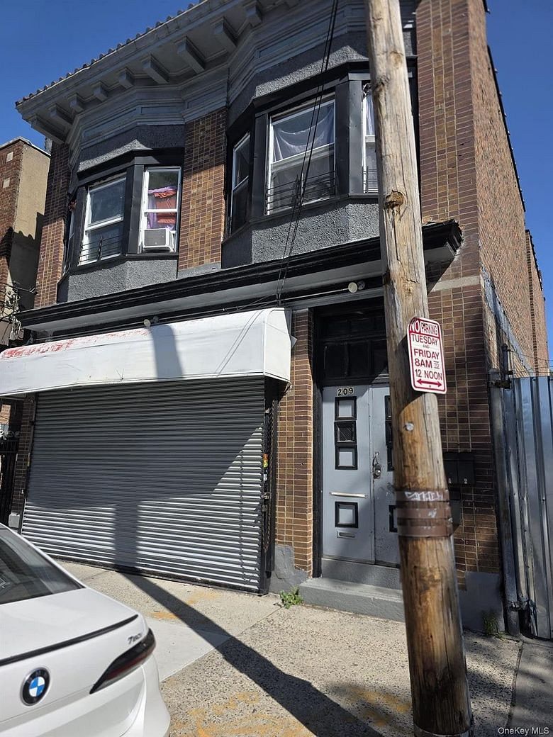 209 W 3rd Street