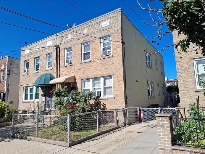 21-23 29 Avenue