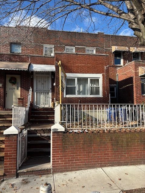 21-26 37th Street #1 FAMILY HOUSE