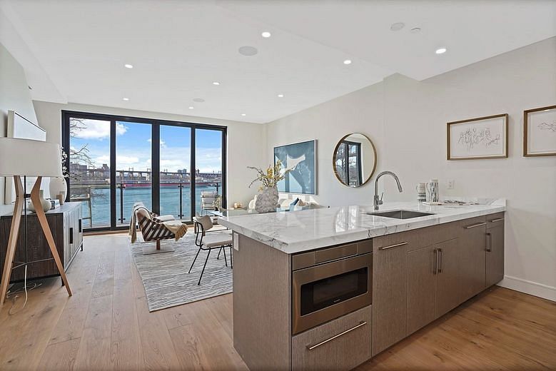 21-31 Shore Boulevard #3C