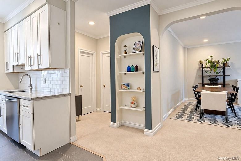 21 Barstow Road #2D
