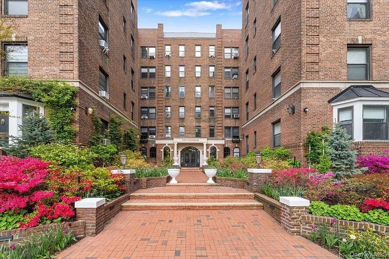 21 Barstow Road #2i